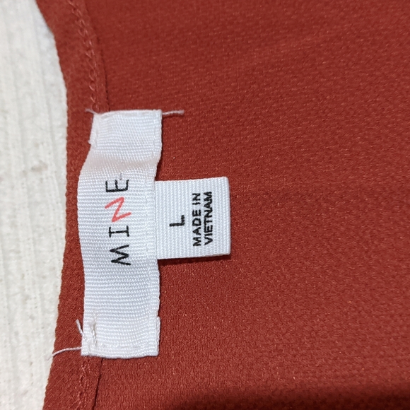 Lightly used, rust-colored sleeveless rayon top. Size Large - Picture 2 of 7